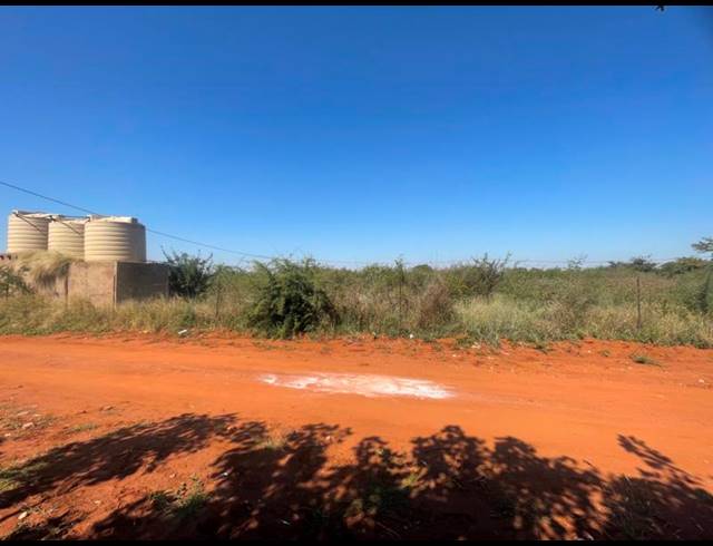 LAND FOR SALE IN LEBOWAKGOMO ZONE A